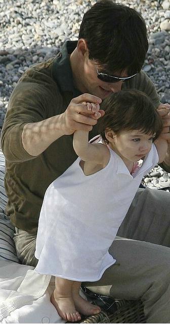  Tom,Katie e Suri sulla spiaggia