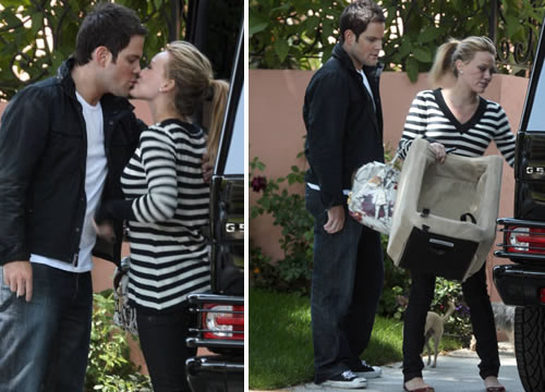 hilduffbacio Hilary Duff fuori casa con Mike