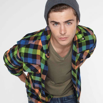 001rp20d Zac Efron posa per Nylon magazine