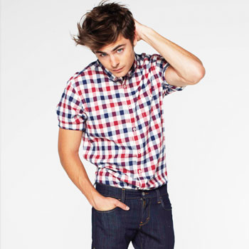 001rq51q Zac Efron posa per Nylon magazine