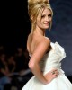 mischa barton rosa clara2 80x100 Mischa Barton sfila in abito da sposa