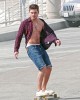 zac spiaggia10 80x100 FOTO GALLERY: Zac Efron mette in mostra il fisico!