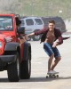 zac spiaggia2 80x100 FOTO GALLERY: Zac Efron mette in mostra il fisico!