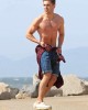 zac spiaggia7 80x100 FOTO GALLERY: Zac Efron mette in mostra il fisico!