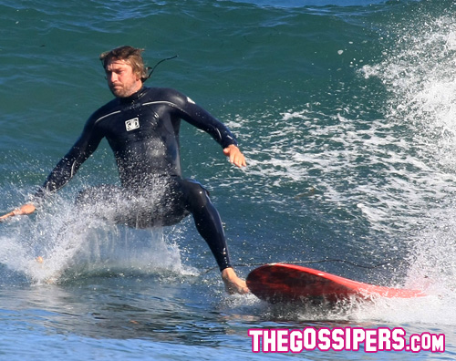 gerard cade Gerard Butler tra surf e sigarette