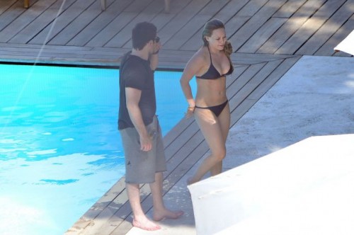 9oPCE 500x332 Hilary Duff e Mike Comrie in vacanza a Capri