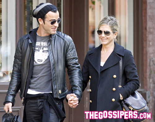 aniston justin1 Passeggiata romantica per Jennifer Aniston e Justin Theroux