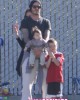 beckham harper cruz 80x100 FOTO GALLERY: David e Victoria al campo con i figli