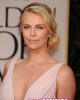 globes charlize theron 80x100 FOTO GALLERY: Il red carpet dei Golden Globes 2012