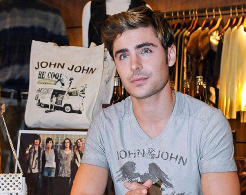 john zac efron Zac Efron in Brasile per John John