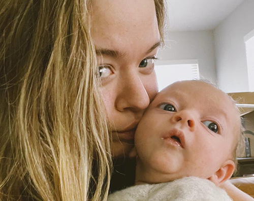 sasha pieterse Sasha Pieterse coccola il suo bambino su Instagram