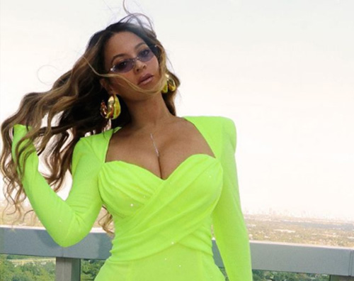 beyonce Beyonce, look verde fluo su Instagram